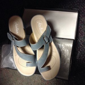 Italian comfy arch support sandals NIB